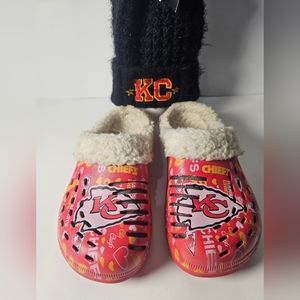 Kansas City Chiefs Womens Sherpa Lined Logo Love Clog / Winter Hat Beanie KC